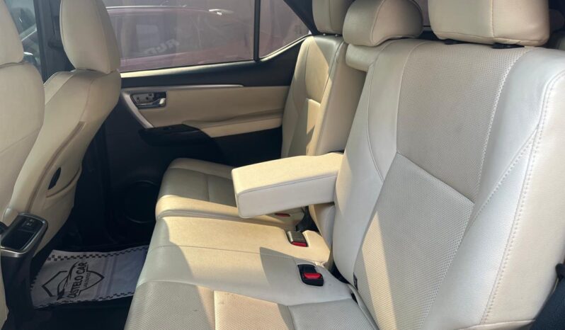 TOYOTA HILUX SW4 2.8 D-4D TURBO DIESEL DIAMOND 7L 4X4 AUTOMÁTICO full